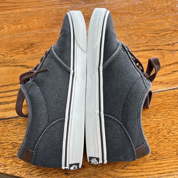 Vans UltraCush gray sneakers with brown leather trim.  Men’s Size 9.5. - Picture 6 of 14